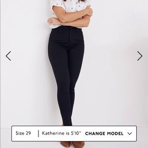 Curvy style black stretch skinny jeans
